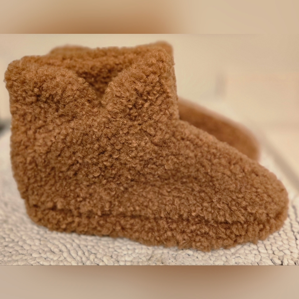 Nadaam Teddy Recycled Booties Slippers Camel Tan Womens Small